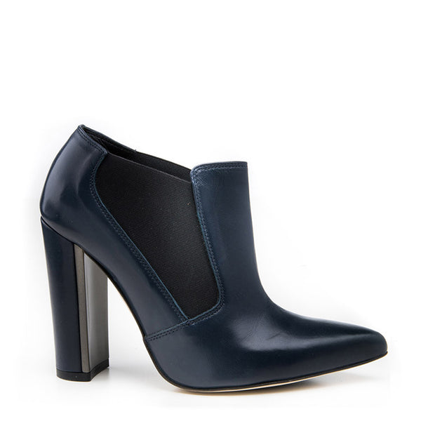 Pointy ankle boot