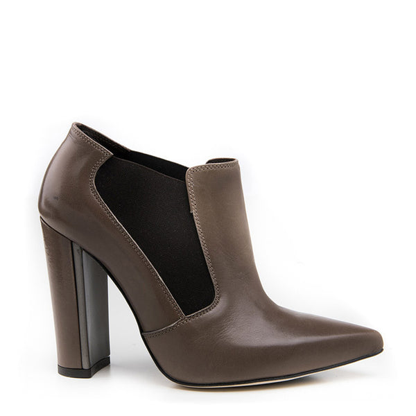 Pointy ankle boot