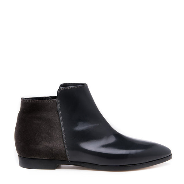 Two toned patent and leather bootie