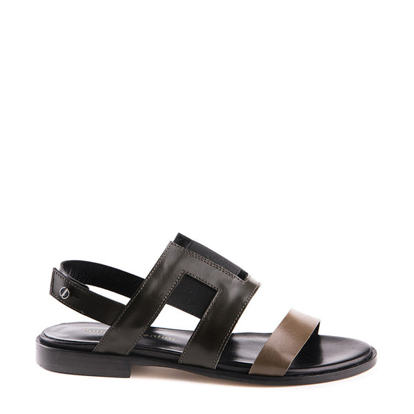 Flat sandal with back strap