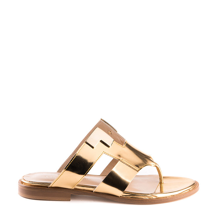 Thong sandal with metal accessories